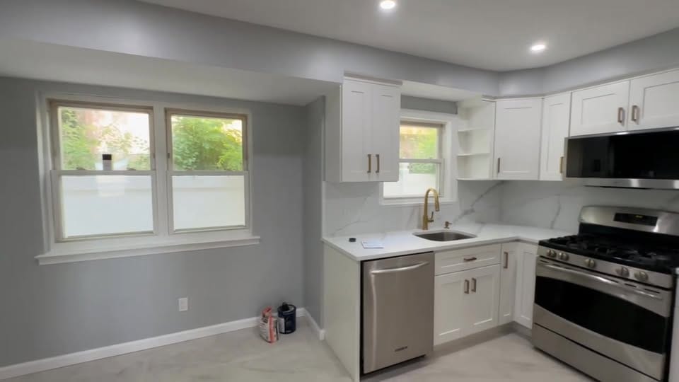 White shaker, slab backsplash, brass